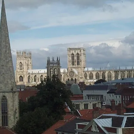 The Gillygate فندق