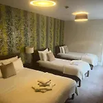 Отель The Gillygate 3*